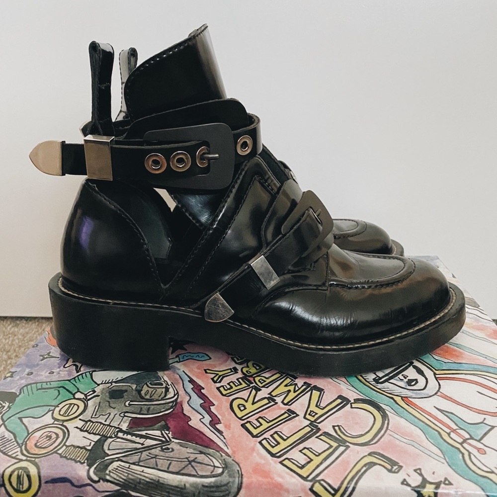 Ceinture ankle boots